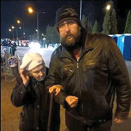 Alex, from our Tel Aviv team, escorting Valentina at the Polish border