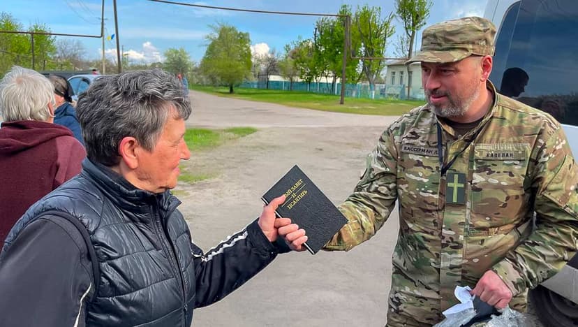 Jewish man giving Bibles, to Ukrainians