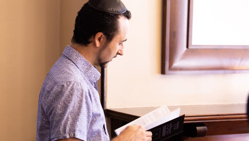 Do Messianic Jews Observe Torah? featured image